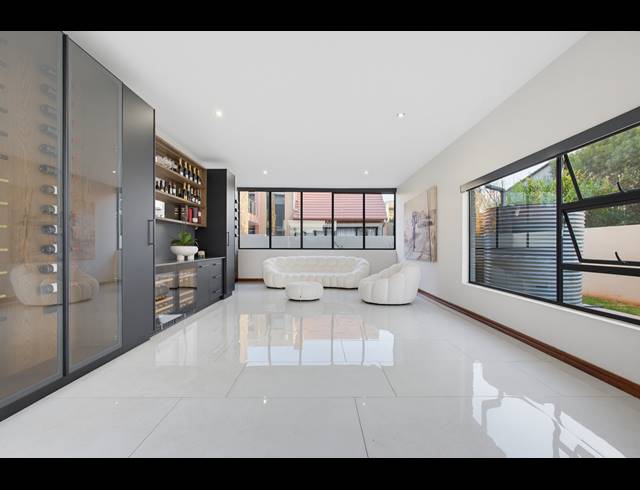 5 bed property to rent in WITFONTEIN